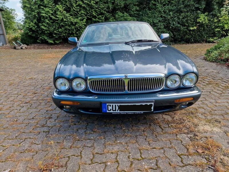 Grau Gebraucht 1998 Jaguar XJ Sovereign Limousine | 10.990 € (Fairer Preis) - Bild 1/4