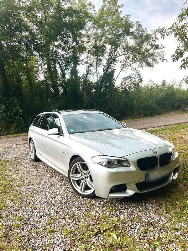 Silber Gebraucht 2012 BMW 530 Shadowline Kombi | 13.500 € (Fairer Preis) - Bild 1/4