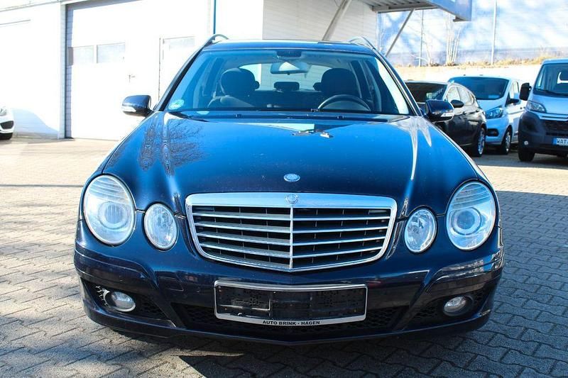 Gebraucht Mercedes E200 Elegance 184 PS (135 kW) 2007 Blau Limousine