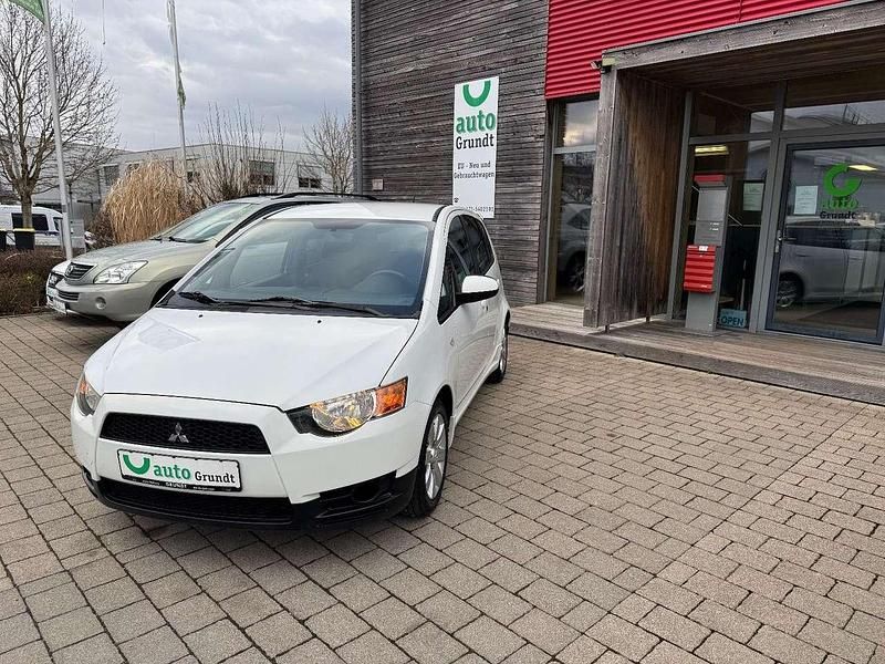 Gebraucht Mitsubishi Colt Motion 95 PS (69 kW) 2013 New white Kleinwagen