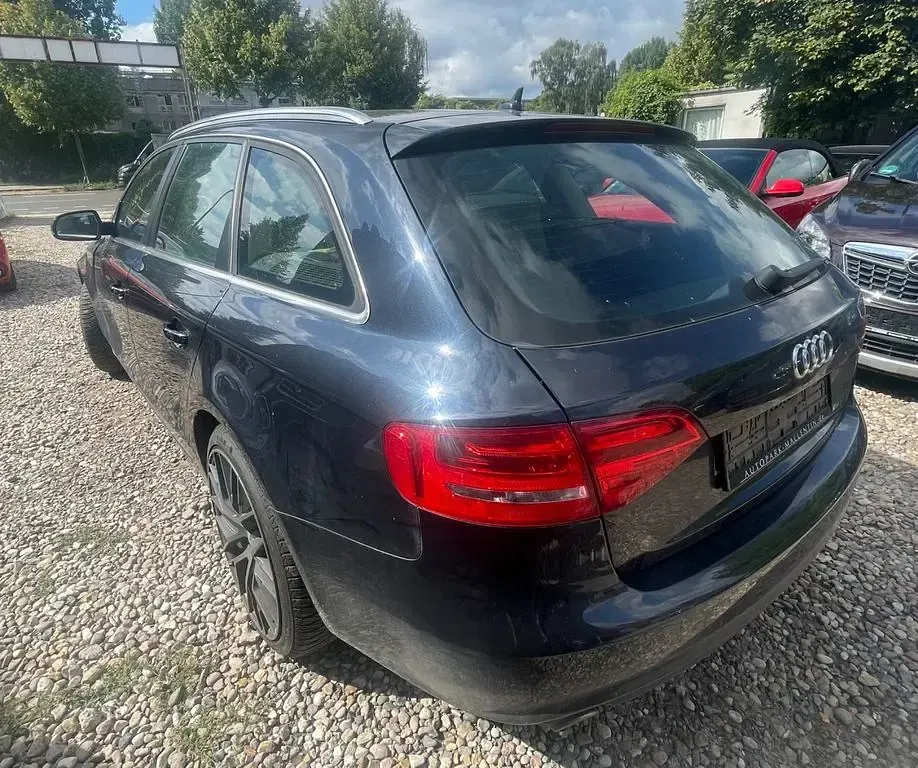 Gebraucht Audi A4 Attraction 245 PS (180 kW) 2012 Blau Kombi