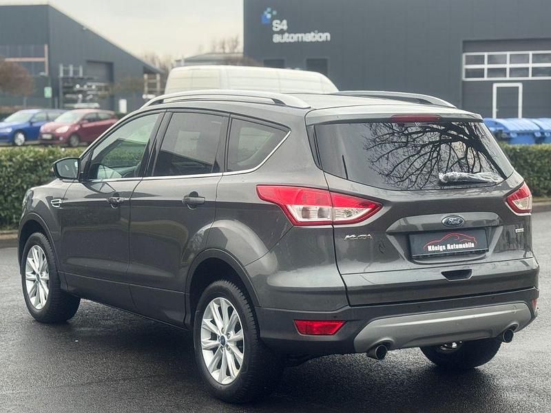 Gebraucht Ford Kuga Titanium 150 PS (110 kW) 2016 Grau SUV