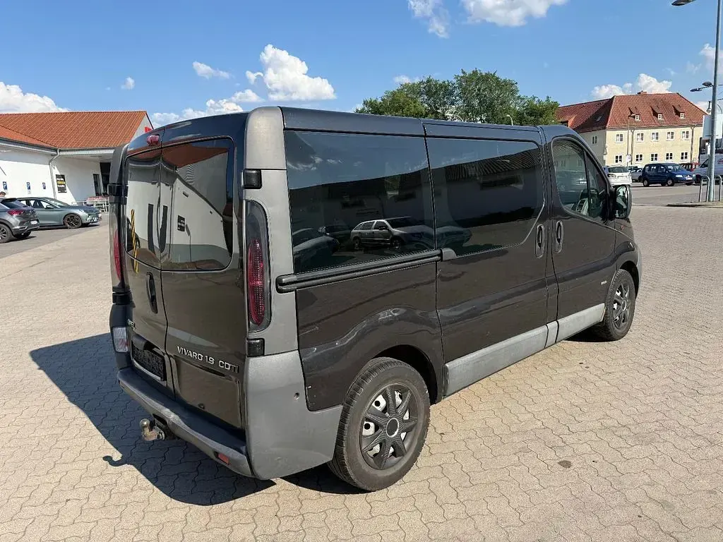 Gebraucht Opel Vivaro 101 PS (74 kW) 2006 Schwarz Van / Kleinbus