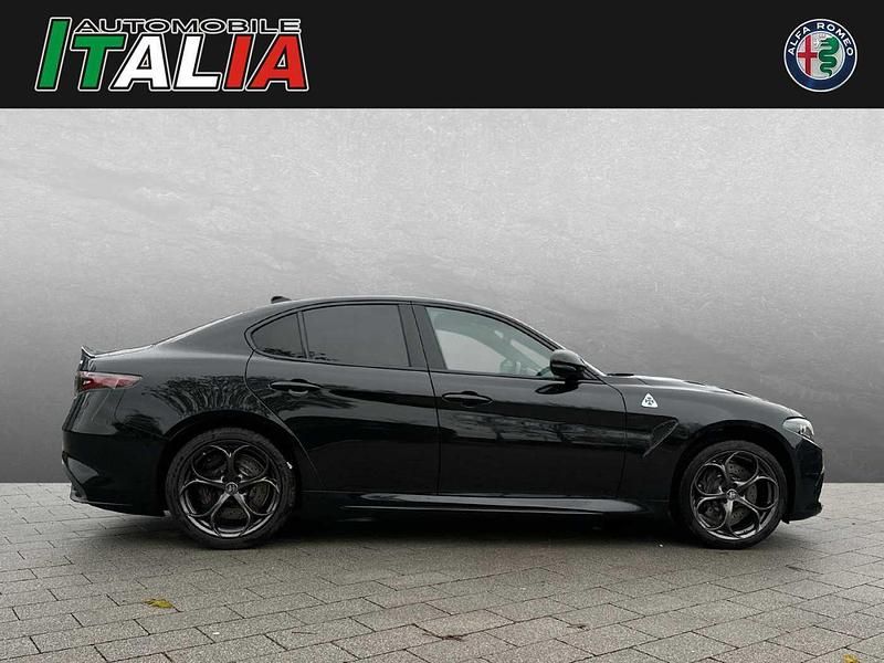 Gebraucht Alfa Romeo Giulia Quadrifoglio 519 PS (381 kW) 2024 Schwarz (nero alfa) Limousine