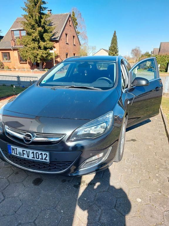Schwarz Gebraucht 2013 Opel Astra Sport Kombi | 6.999 € (Fairer Preis) - Bild 1/4