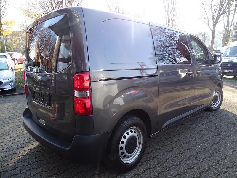 Gebraucht Citroën Jumpy 144 PS (105 kW) 2022 Grau metallic Van / Kleinbus