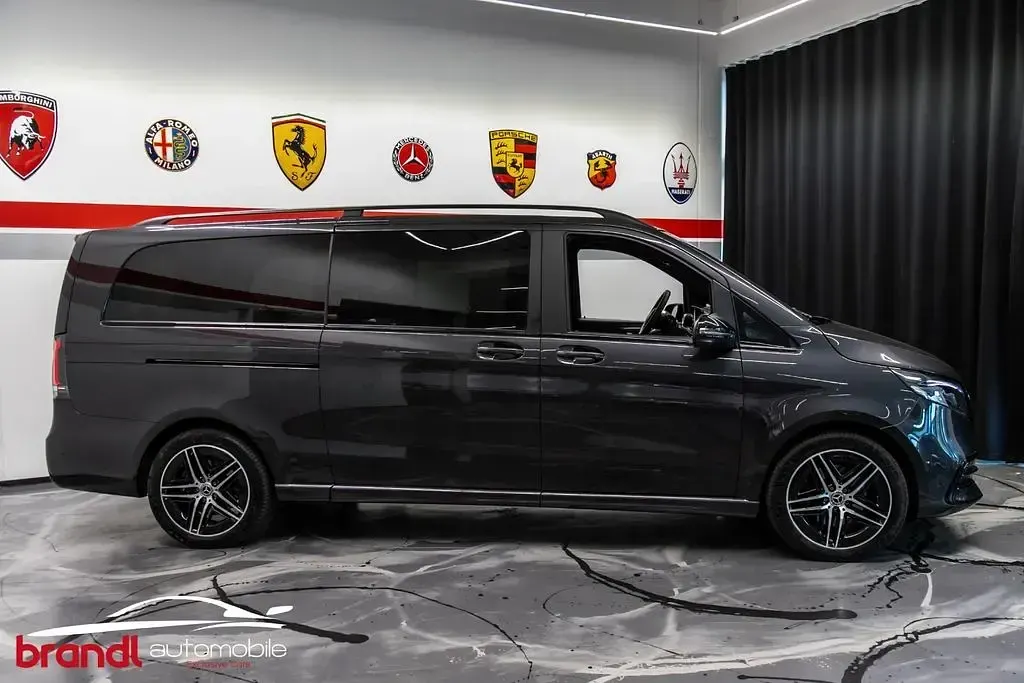 Gebraucht Mercedes V300 Exclusive 237 PS (174 kW) 2025 Grau Van / Kleinbus
