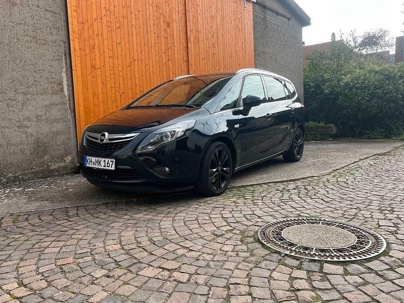 Grün Gebraucht 2014 Opel Zafira Tourer Innovation Van / Kleinbus | 7.650 € (Guter Preis) - Bild 1/4