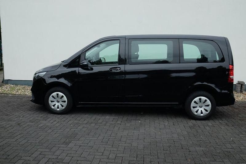 Schwarz Gebraucht 2022 Mercedes V220 Van / Kleinbus | 39.000 € (Superpreis) - Bild 1/4