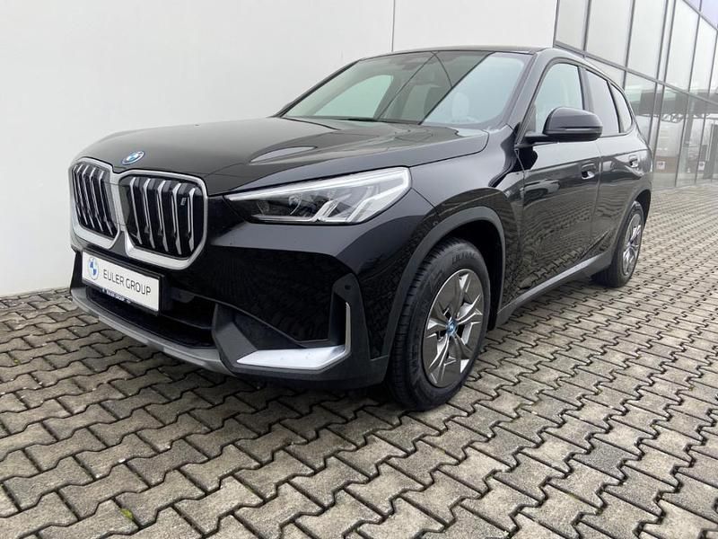 Schwarz ii Gebraucht 2023 BMW iX1 Performance SUV | 35.699 € (Superpreis) - Bild 1/3