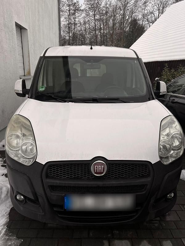 Weiß Gebraucht 2011 Fiat Doblò Van / Kleinbus | 3.950 € (Fairer Preis) - Bild 1/4