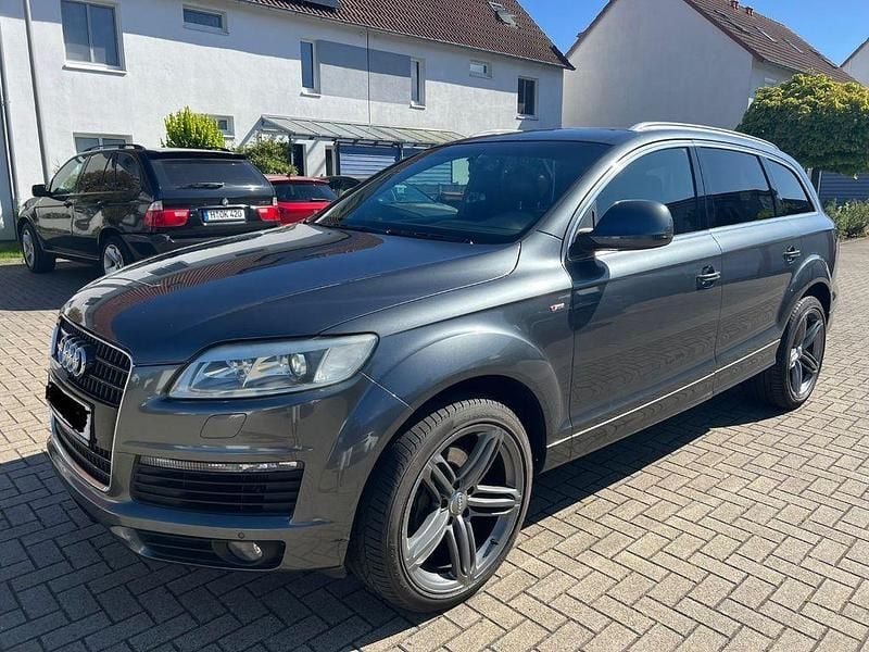 Grau Gebraucht 2009 Audi Q7 S-line plus SUV | 8.999 € (Guter Preis) - Bild 1/4