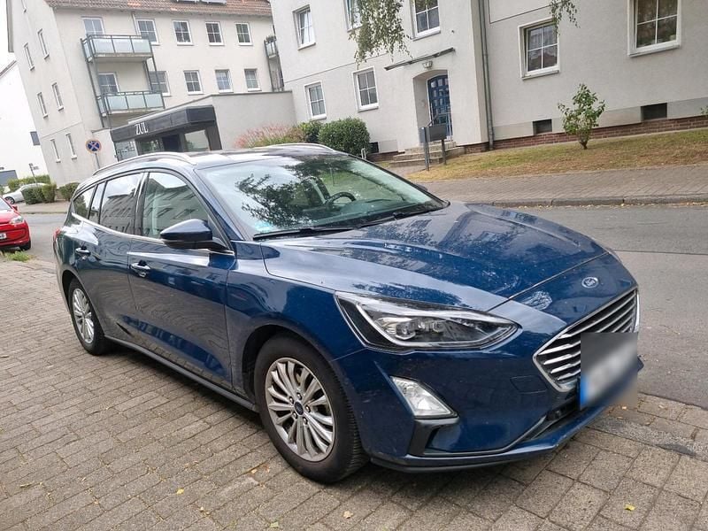 Blau Gebraucht 2020 Ford Focus Titanium Kombi | 14.500 € (Guter Preis) - Bild 1/4