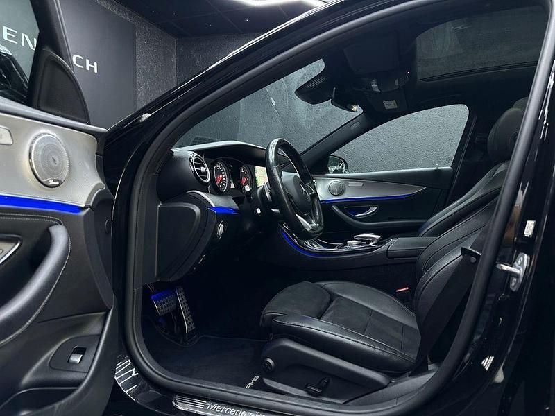 Gebraucht Mercedes E220 AMG 194 PS (142 kW) 2018 Schwarz Limousine
