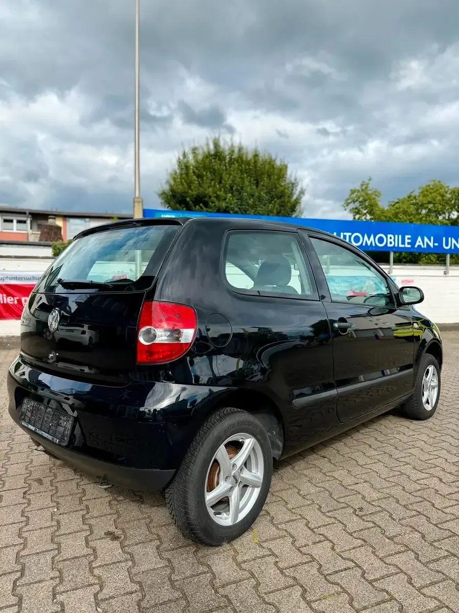 Gebraucht VW Fox Basis 54 PS (39 kW) 2006 Schwarz Kleinwagen