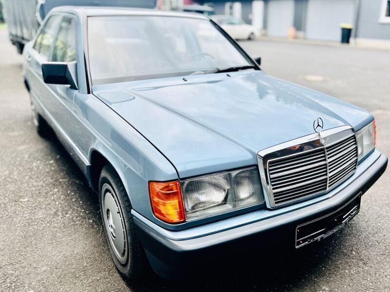 Blau Gebraucht 1988 Mercedes 190 Limousine | 29.500 € - Bild 1/4