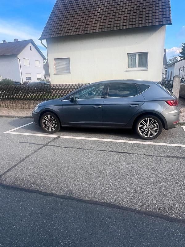 Grau Gebraucht 2017 Seat Leon XCELLENCE Limousine | 11.500 € (Guter Preis) - Bild 1/4