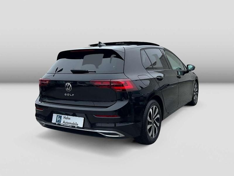 Gebraucht VW Golf VIII Active 150 PS (110 kW) 2022 Deep black perleffekt Limousine
