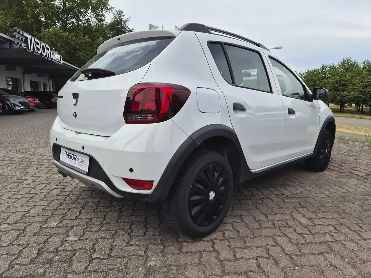 Gebraucht Dacia Sandero Prestige 95 PS (69 kW) 2020 Gletscherweiß SUV