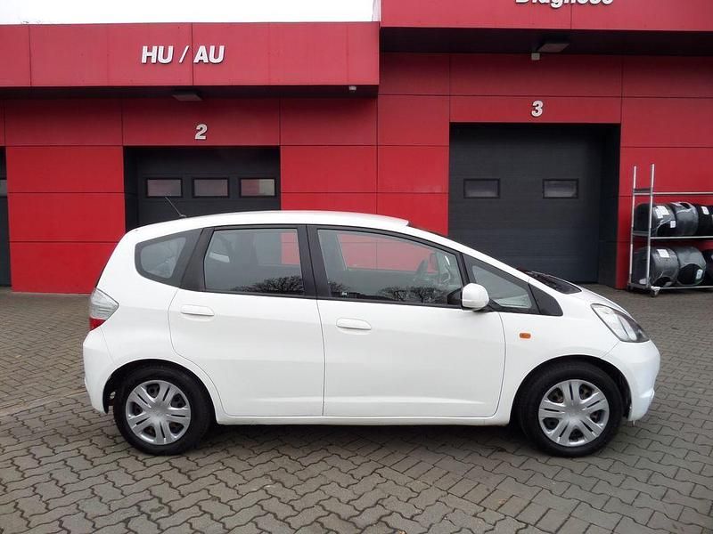 Gebraucht Honda Jazz Trend 90 PS (66 kW) 2010 Weiß Kleinwagen