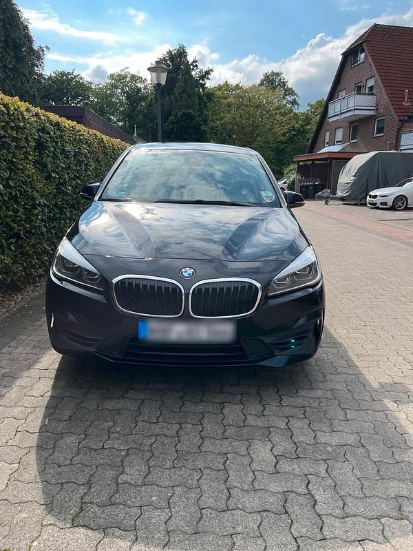 Schwarz Gebraucht 2020 BMW 218 Gran Tourer Van / Kleinbus | 12.800 € (Fairer Preis) - Bild 1/4