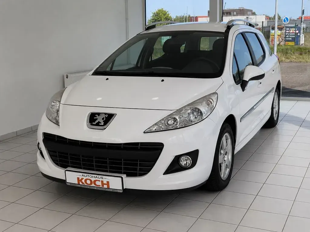Gebraucht Peugeot 207 Tendance 92 PS (67 kW) 2012 Weiß Kombi