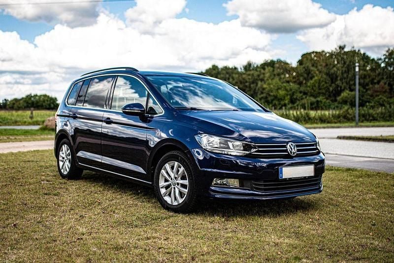 Blau Gebraucht 2016 VW Touran Comfortline Van / Kleinbus | 14.100 € (Guter Preis) - Bild 1/4