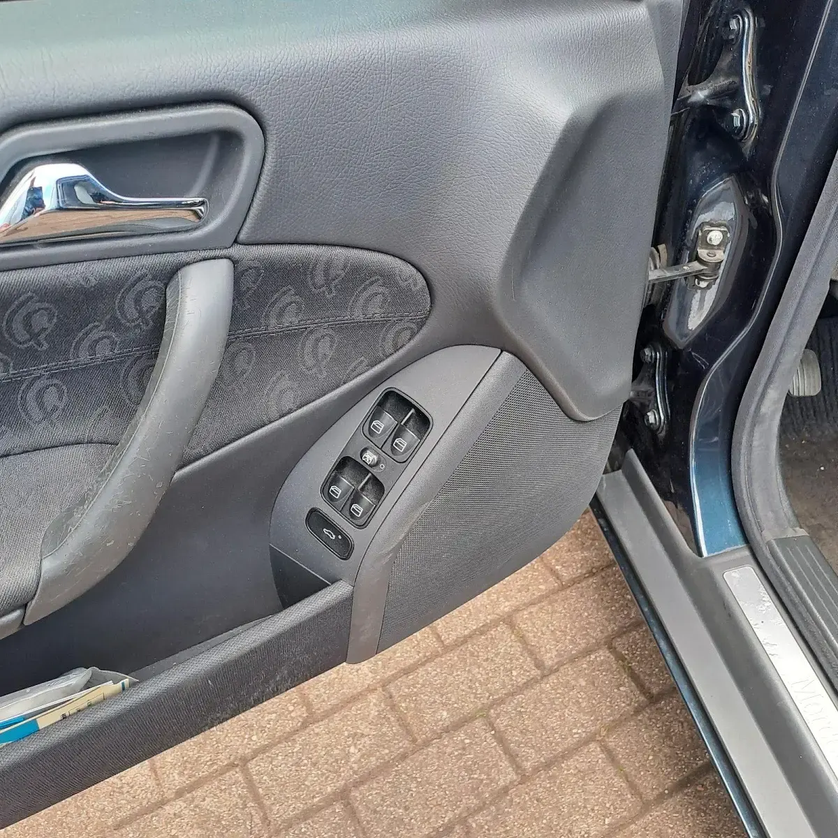 Gebraucht Mercedes 220 143 PS (105 kW) 2003 Blau Limousine