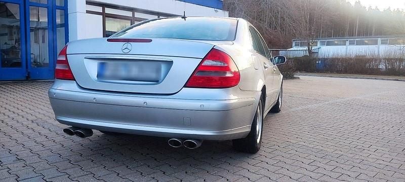 Gebraucht Mercedes E320 224 PS (164 kW) 2003 Silber Limousine