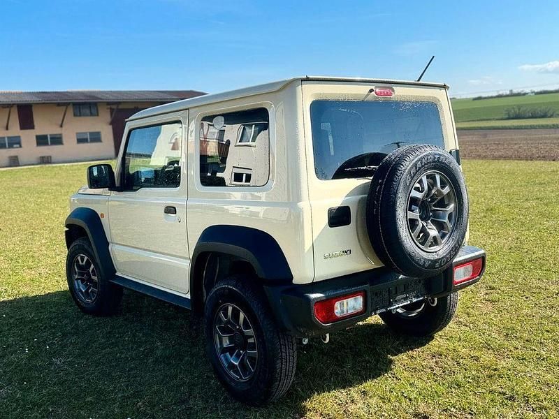 Neu Suzuki Jimny 102 PS (75 kW) 2026 Beige SUV