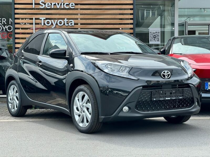 Schwarz Neu 2025 Toyota Aygo X-play Kleinwagen | 18.990 € - Bild 1/4