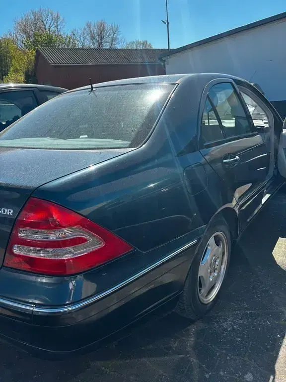Second-hand Mercedes C200 163 CP (119 kW) 2002 Albastru Berlinǎ