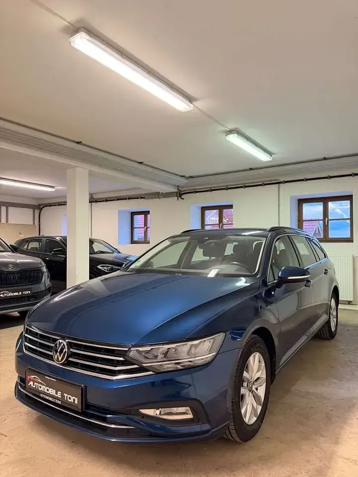 Gebraucht VW Passat Business 150 PS (110 kW) 2020 Blau Kombi