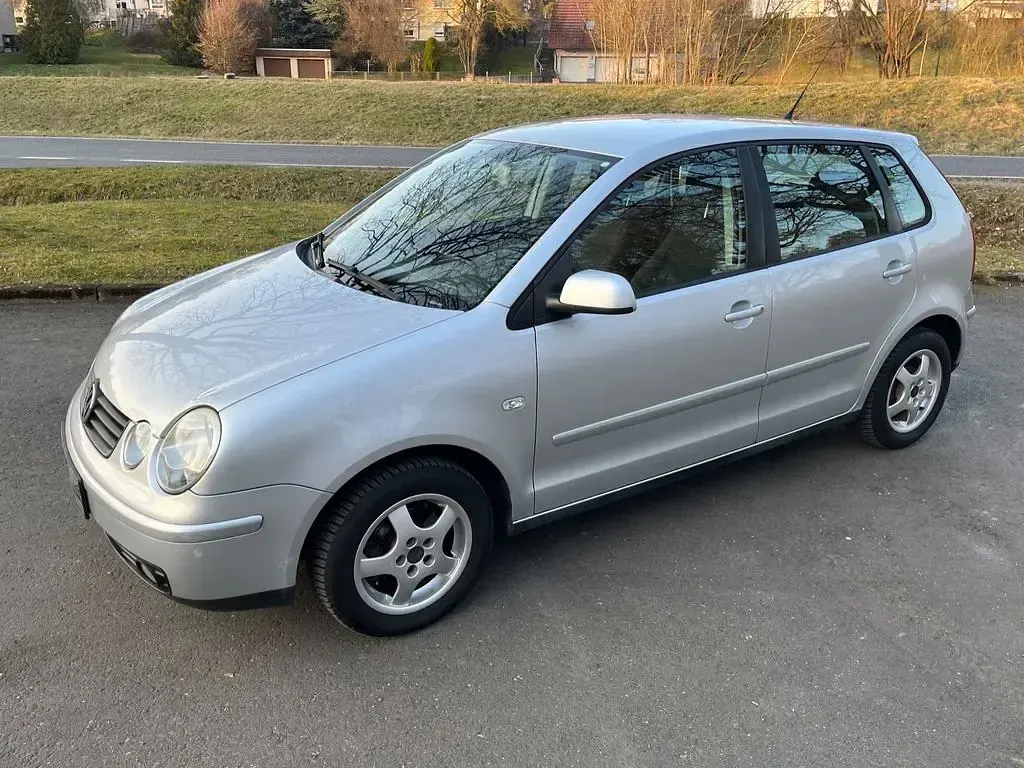 Gebraucht VW Polo Basis 64 PS (47 kW) 2005 Silber Kleinwagen