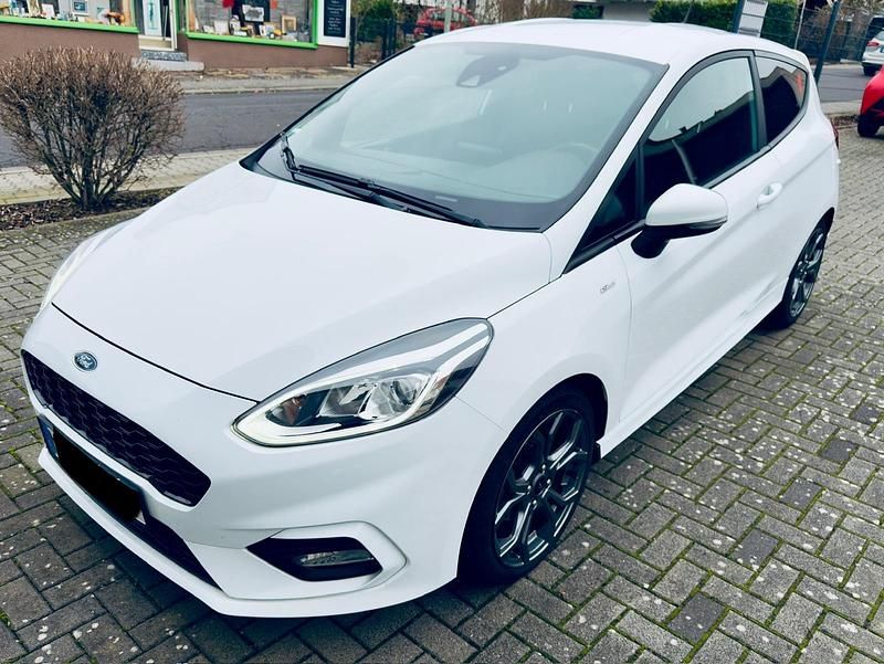 Weiß Gebraucht 2018 Ford Fiesta ST-Line Kleinwagen | 12.500 € (Teuer) - Bild 1/4