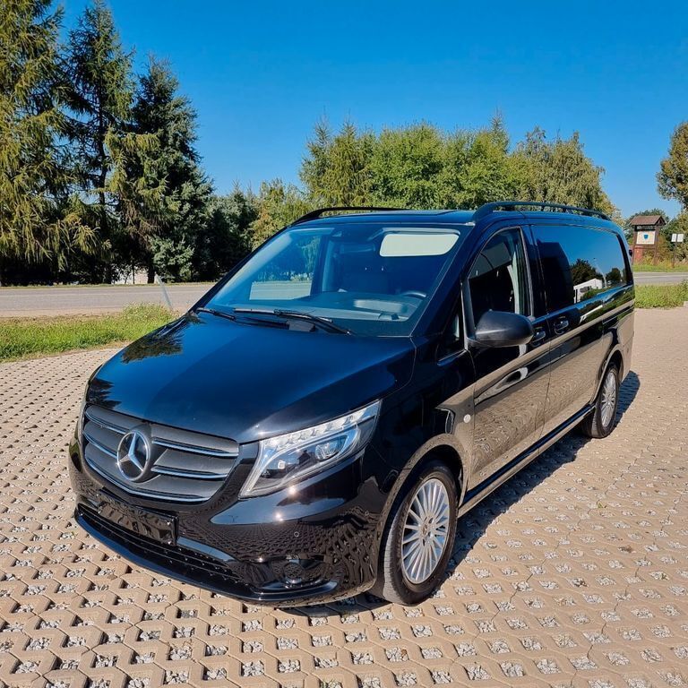 Schwarz Gebraucht 2022 Mercedes Vito Van / Kleinbus | 42.245 € - Bild 1/4