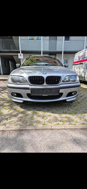 Grau Gebraucht 2004 BMW 330 Kombi | 2.500 € (Superpreis) - Bild 1/4