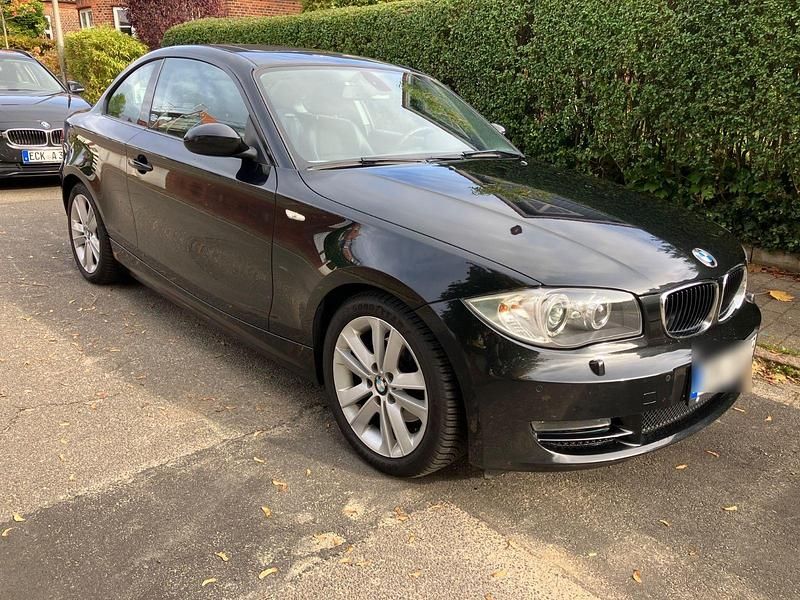 Schwarz Gebraucht 2009 BMW 120 Coupé Coupé | 7.900 € (Fairer Preis) - Bild 1/4