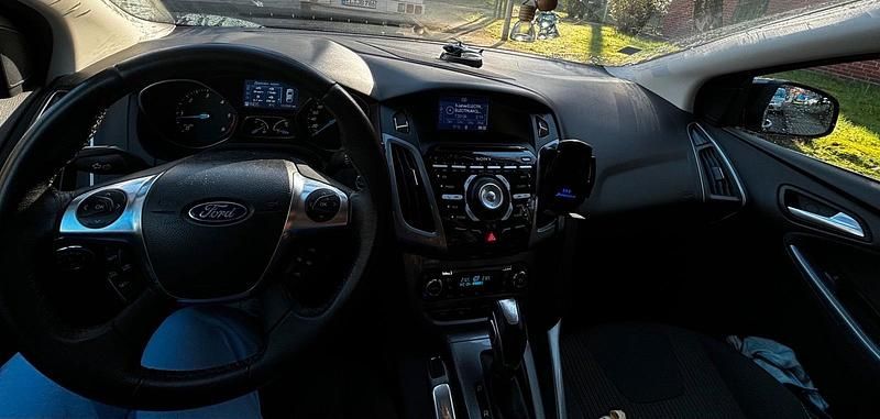 Second-hand Ford Focus 150 CP (110 kW) 2012 Negru Hatchback