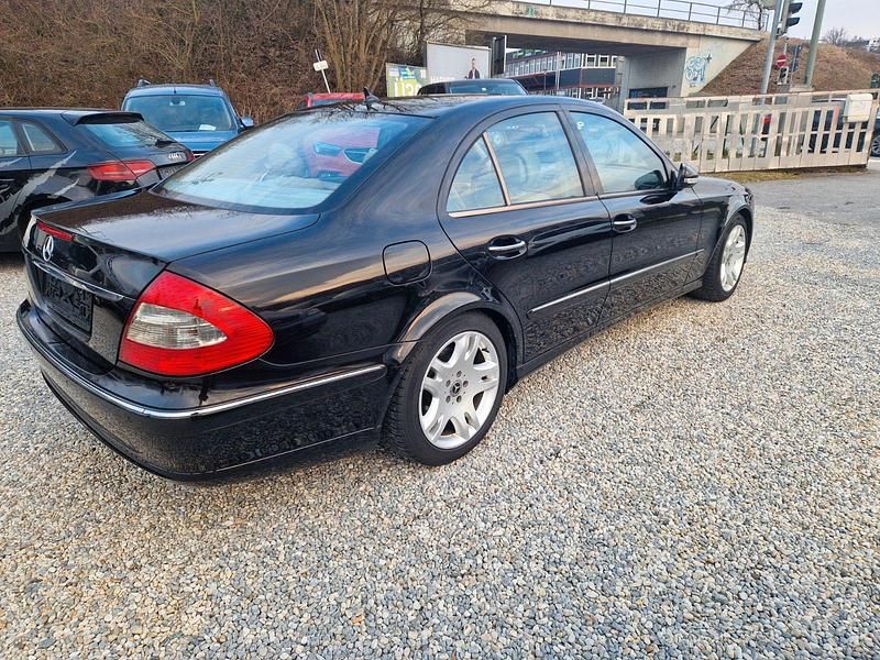 Second-hand Mercedes E200 184 CP (135 kW) 2008 Negru Berlinǎ