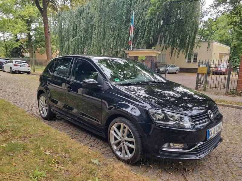 Schwarz Gebraucht 2016 VW Polo Highline Kleinwagen | 8.735 € (Fairer Preis) - Bild 1/4