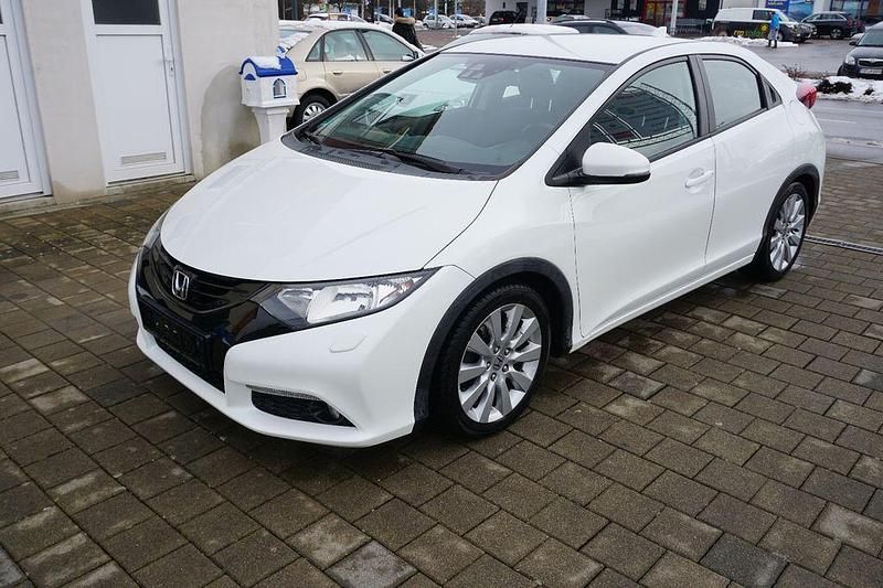 Weiß Gebraucht 2014 Honda Civic Sport Limousine | 6.490 € (Fairer Preis) - Bild 1/4