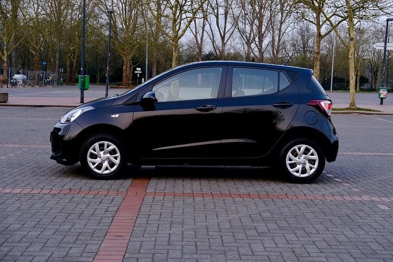 Gebraucht Hyundai i10 Trend 87 PS (63 kW) 2017 Schwarz Kleinwagen