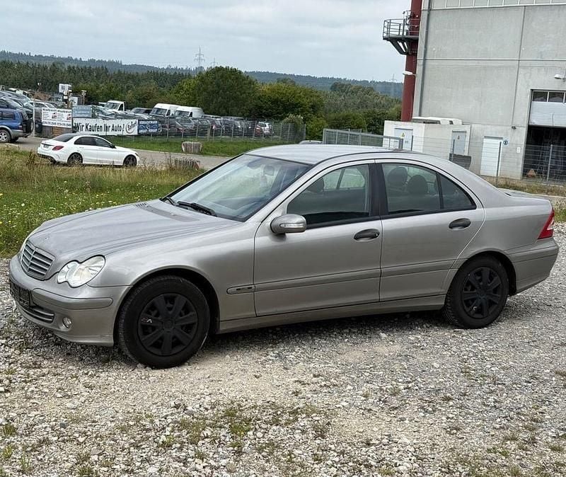 Silber Gebraucht 2004 Mercedes C180 Classic Limousine | 950 € (Superpreis) - Bild 1/4