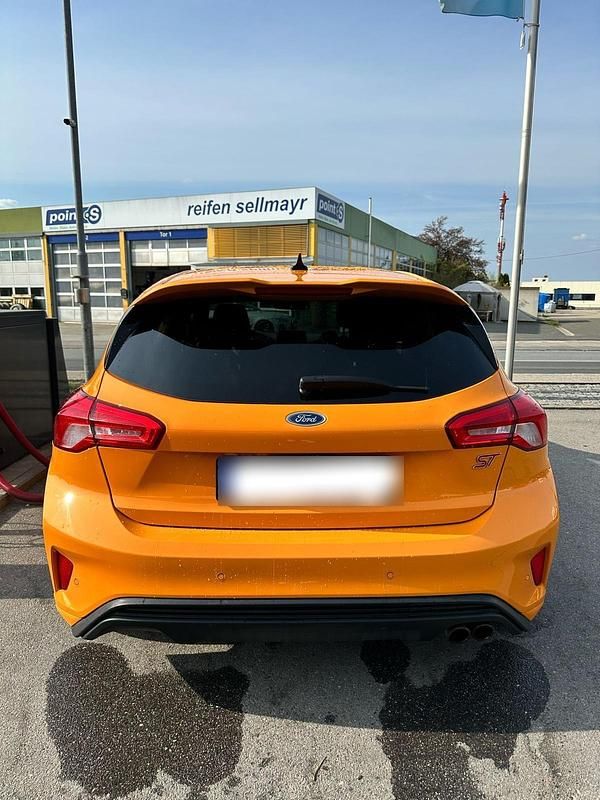 Gebraucht Ford Focus ST 190 PS (139 kW) 2020 Orange Limousine