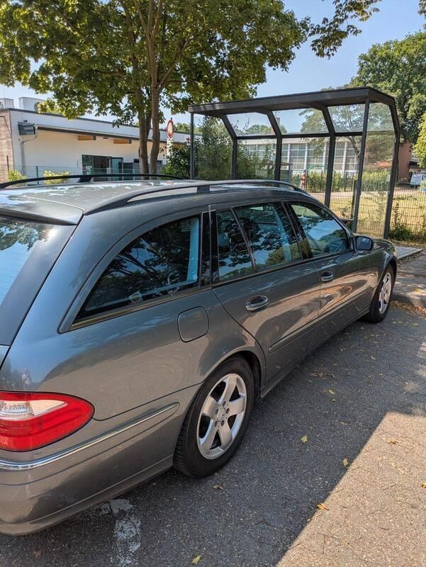 Grau Gebraucht 2005 Mercedes E200 Avantgarde Kombi | 3.650 € (Fairer Preis) - Bild 1/4
