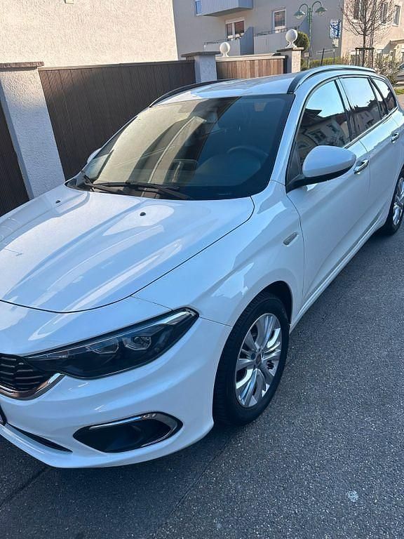 Gebraucht Fiat Tipo Easy 120 PS (88 kW) 2017 Weiß Limousine