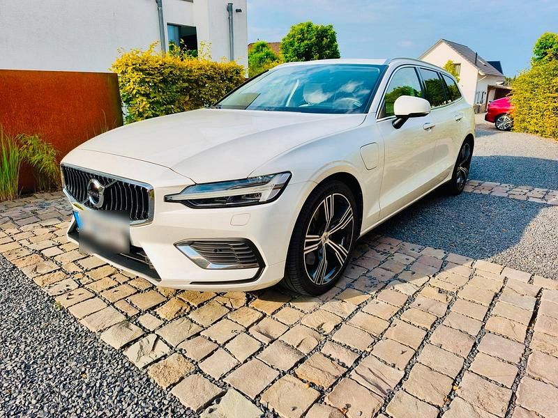 Weiß Gebraucht 2021 Volvo V60 Inscription Kombi | 29.999 € - Bild 1/4