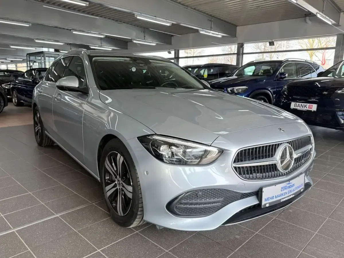 Gebraucht Mercedes C200 Avantgarde 163 PS (119 kW) 2023 Silber Limousine