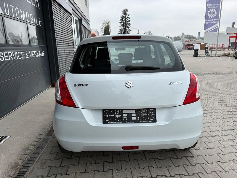 Gebraucht Suzuki Swift 94 PS (69 kW) 2013 Weiß Kleinwagen